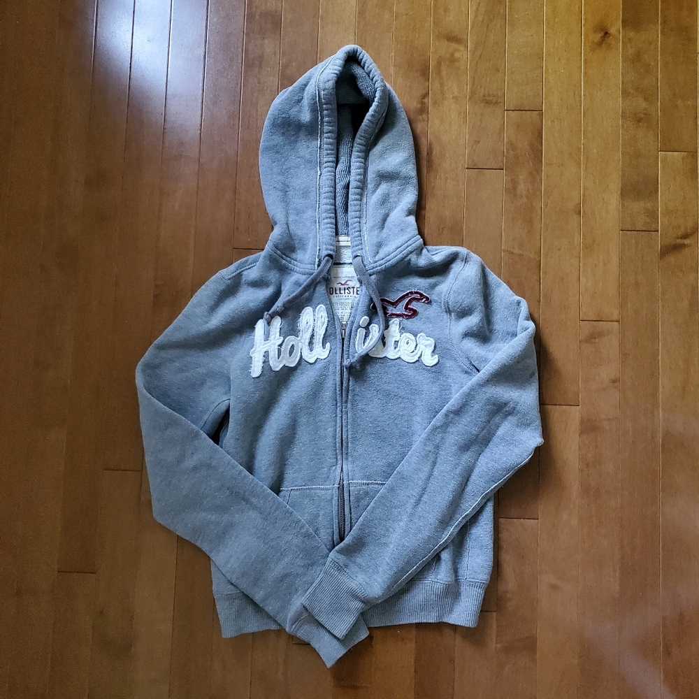 Hollister sweat shirt.